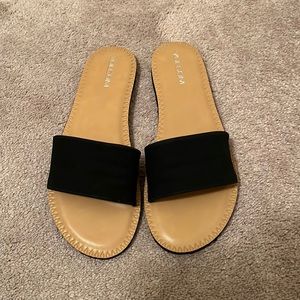 Brand new never worn Volcom sandals